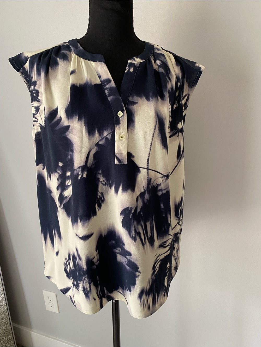 Simply Vera Vera Wang Navy and Cream Cap Sleeve Print Blouse